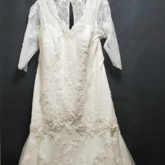 Stunt Double Bridal Gown - Picture 15 of 17